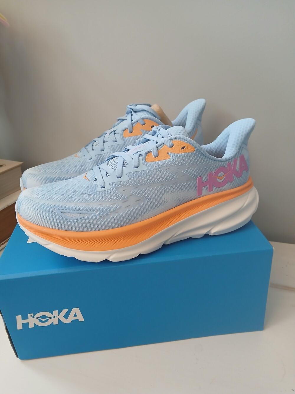 HOKA Clifton 9 daily trainers  "Airy Blue / Ice Water" size 9.5